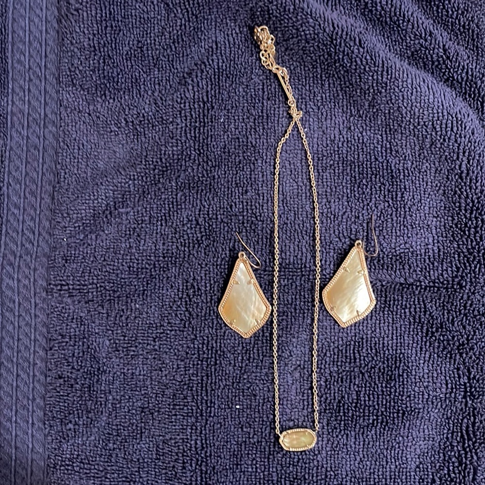 Kendra Scott necklace and earrings